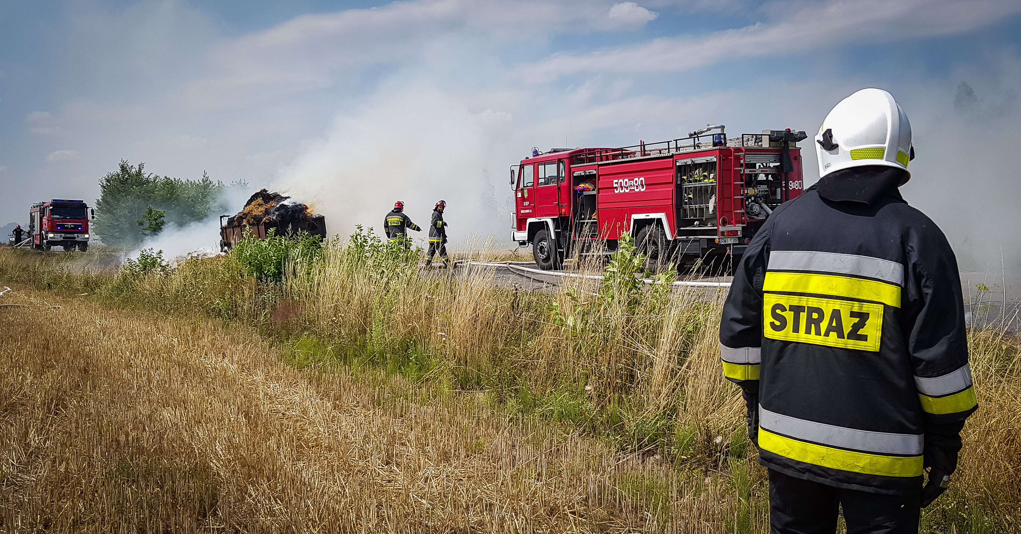 Z ostatniej chwili! Pożar przyczep ze słomą  - Zdjęcie główne