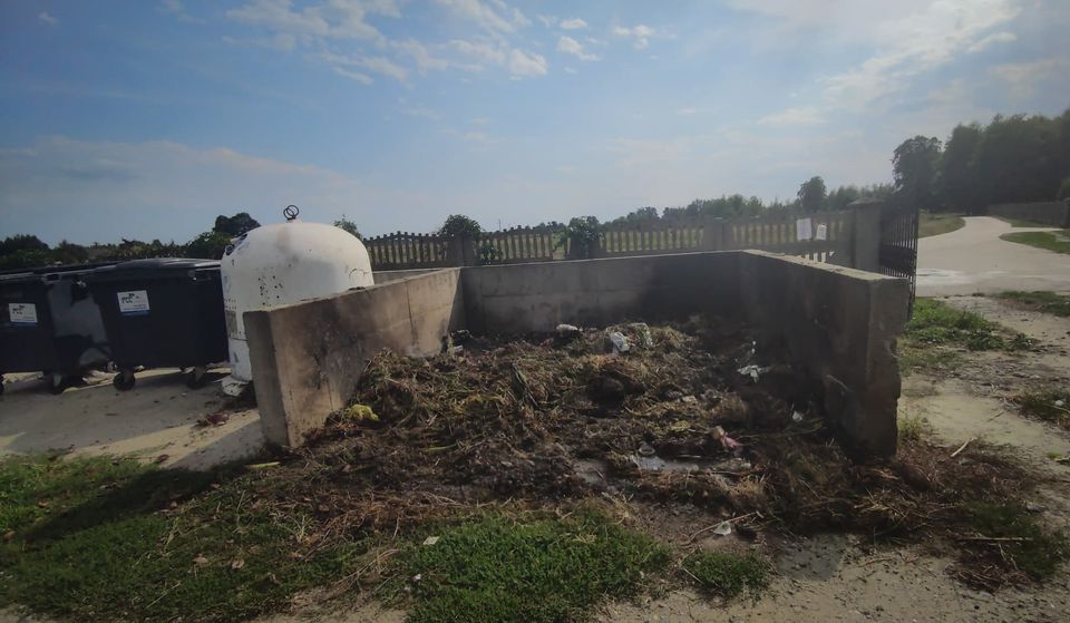 Pożar odpadów przy cmentarzu [FOTO, VIDEO] - Zdjęcie główne