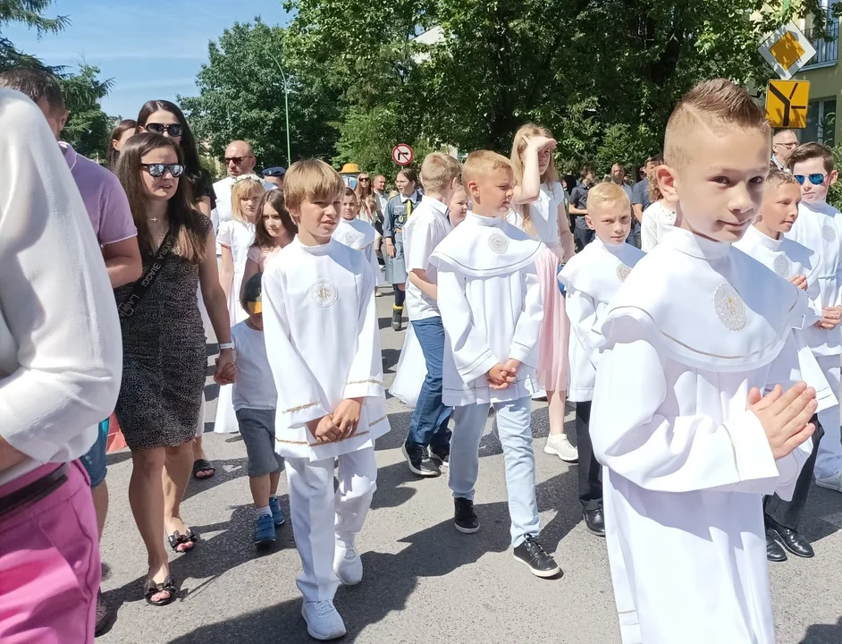 Procesja Bożego Ciała w parafii Matki Boskiej Nieustającej Pomocy w Mielcu [ZDJĘCIA] - Zdjęcie główne