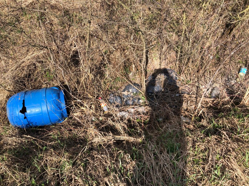 Od lat istnieje problem śmieci które są wyrzucane przy drodze w Maliniu.