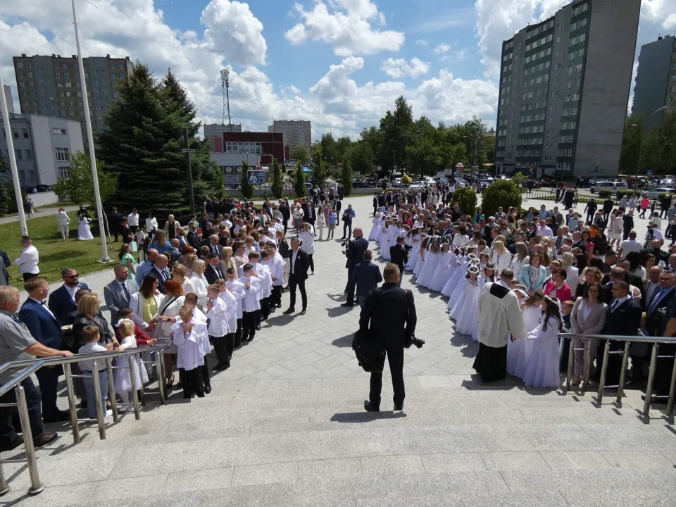 Komunia Święta w kościele pw.Ducha Świętego w Mielcu  - Zdjęcie główne