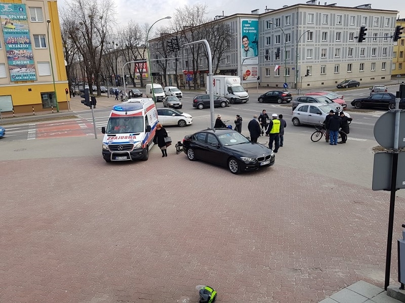 Kolizja na skrzyżowaniu przy "Pasażu" - Zdjęcie główne