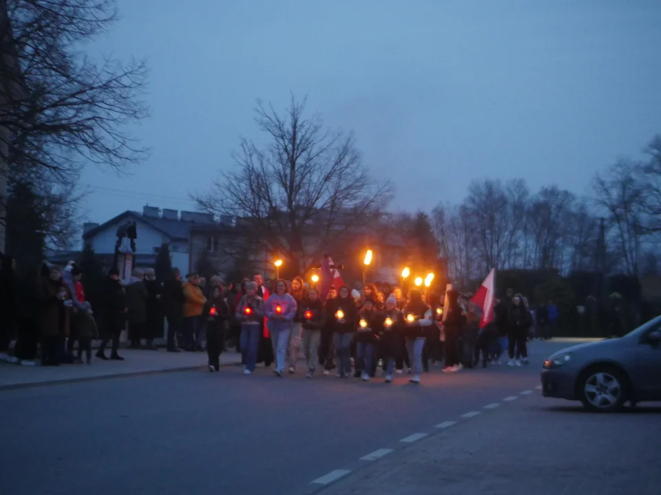 Plenerowa Droga Krzyżowa w gminie Radomyśl Wielki. Wierni przeszli od Żarówki do Zdziarca [ZDJĘCIA] - Zdjęcie główne