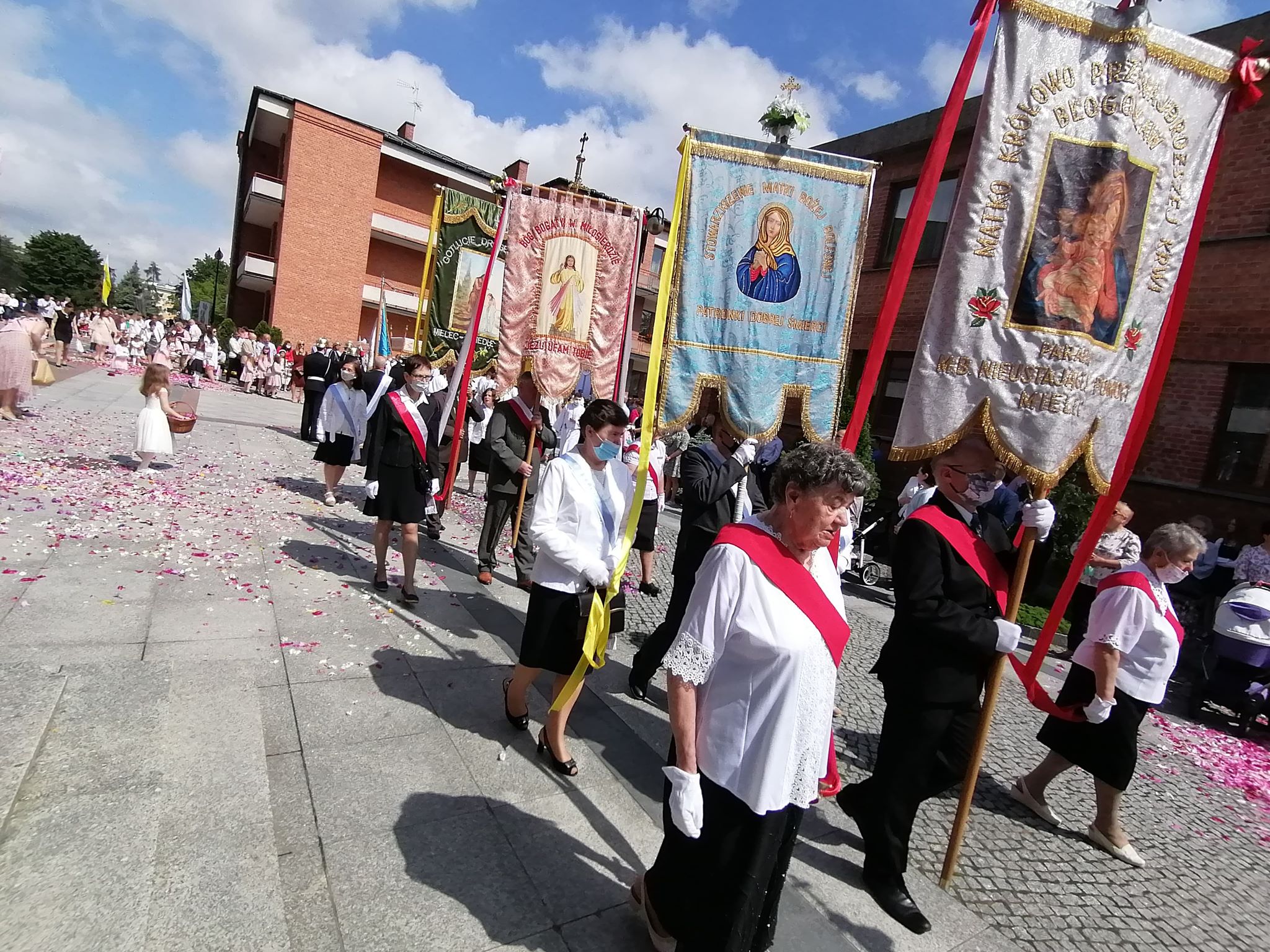 Boże Ciało w czasach COVID-19. Wierni ostrożni [FOTO, VIDEO] - Zdjęcie główne