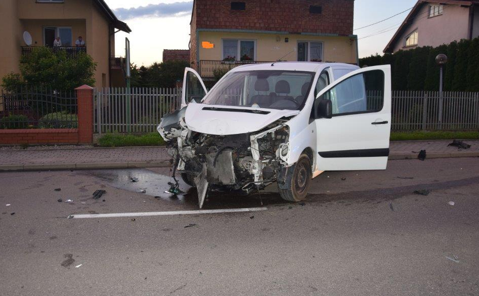 Z regionu: Staranował autem dwa ogrodzenia, uciekał przed policją rowerem - Zdjęcie główne