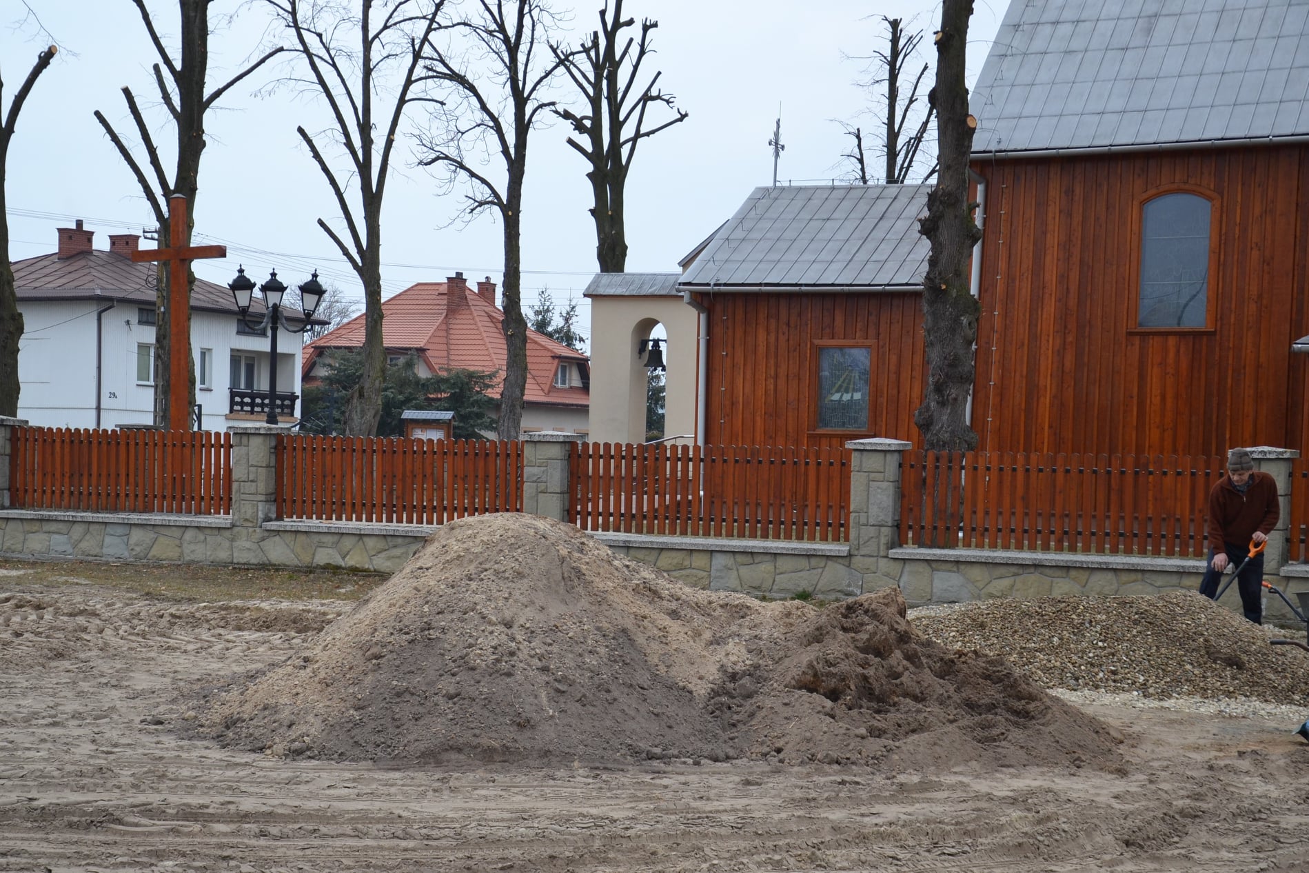 Parking powstanie w sąsiedztwie zabytkowego kościoła.