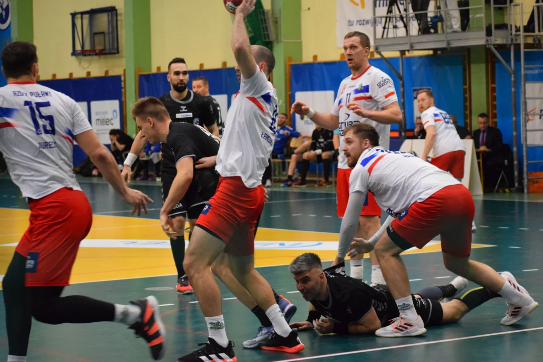 Handball Stal Mielec nie zatrzymała Puław [GALERIA] - Zdjęcie główne