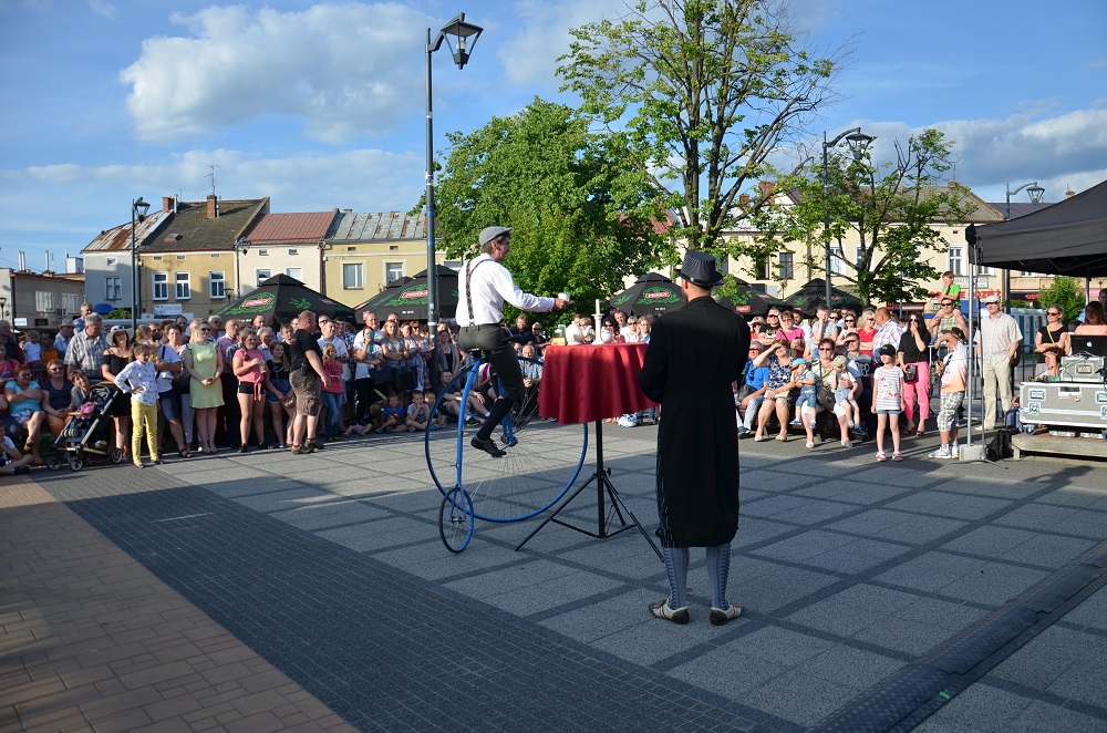 Rynek Starego Miasta w weekendy zamknięty dla ruchu samochodowego.  - Zdjęcie główne