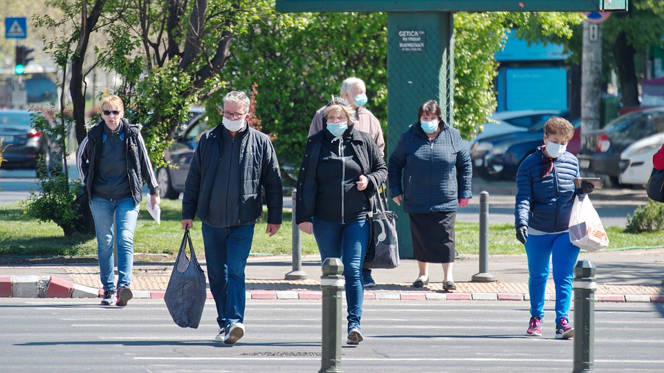 Policjanci sprawdzą, jak przestrzegamy obostrzeń koronawirusowych - Zdjęcie główne