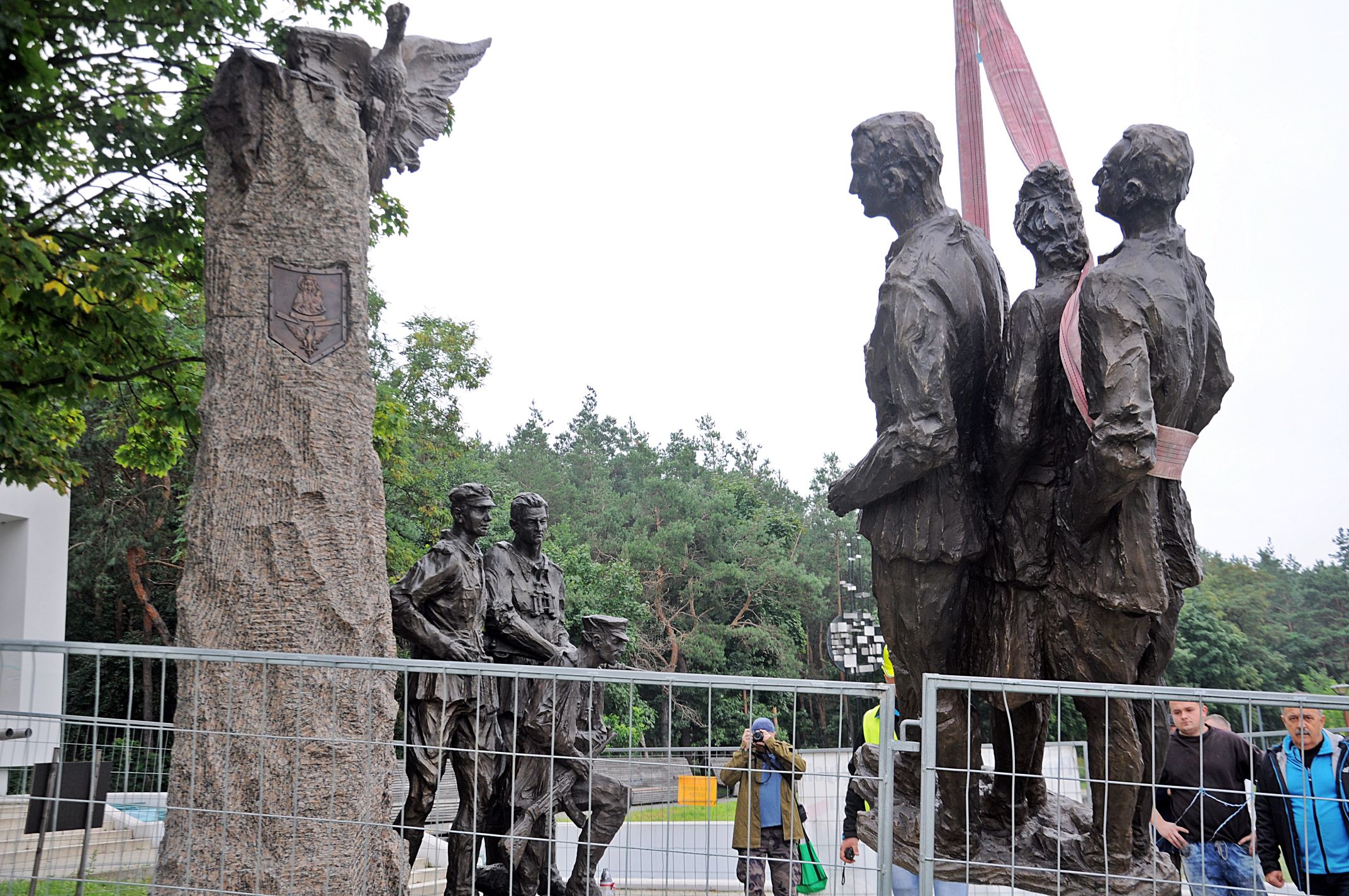 Kolejne rzeźby dołączyły do pomnika Żołnierzy Wyklętych [GALERIA]