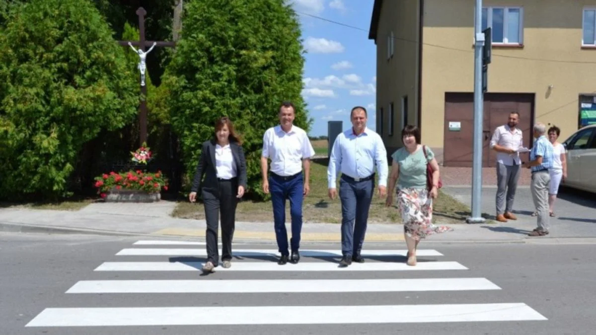 W Gminie Radomyśl Wielki coraz bezpieczniej. Kolejny odcinek chodnika gotowy [ZDJĘCIA] - Zdjęcie główne