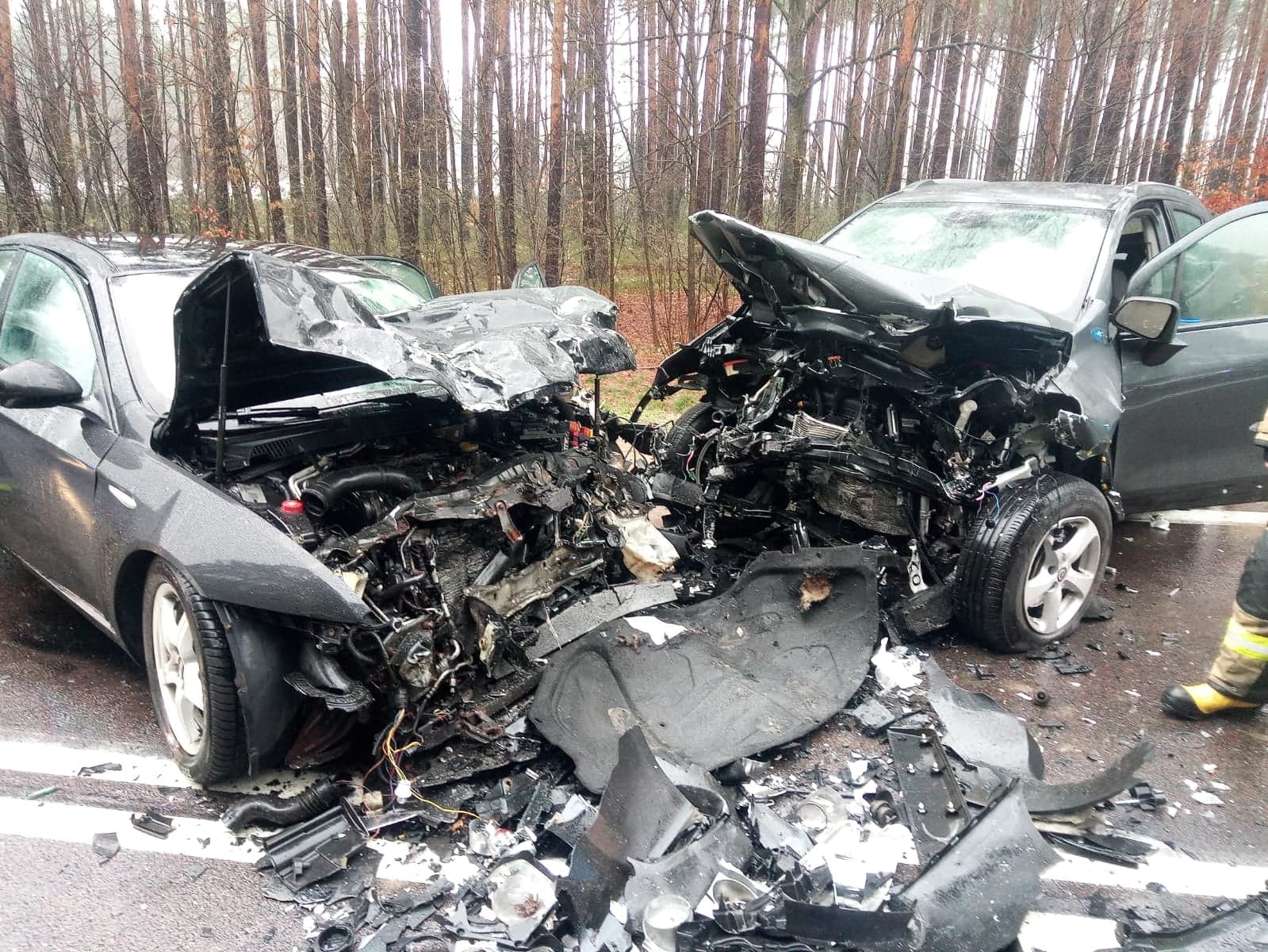 Wypadek na drodze Mielec - Kolbuszowa. Droga całkowicie zablokowana!  - Zdjęcie główne
