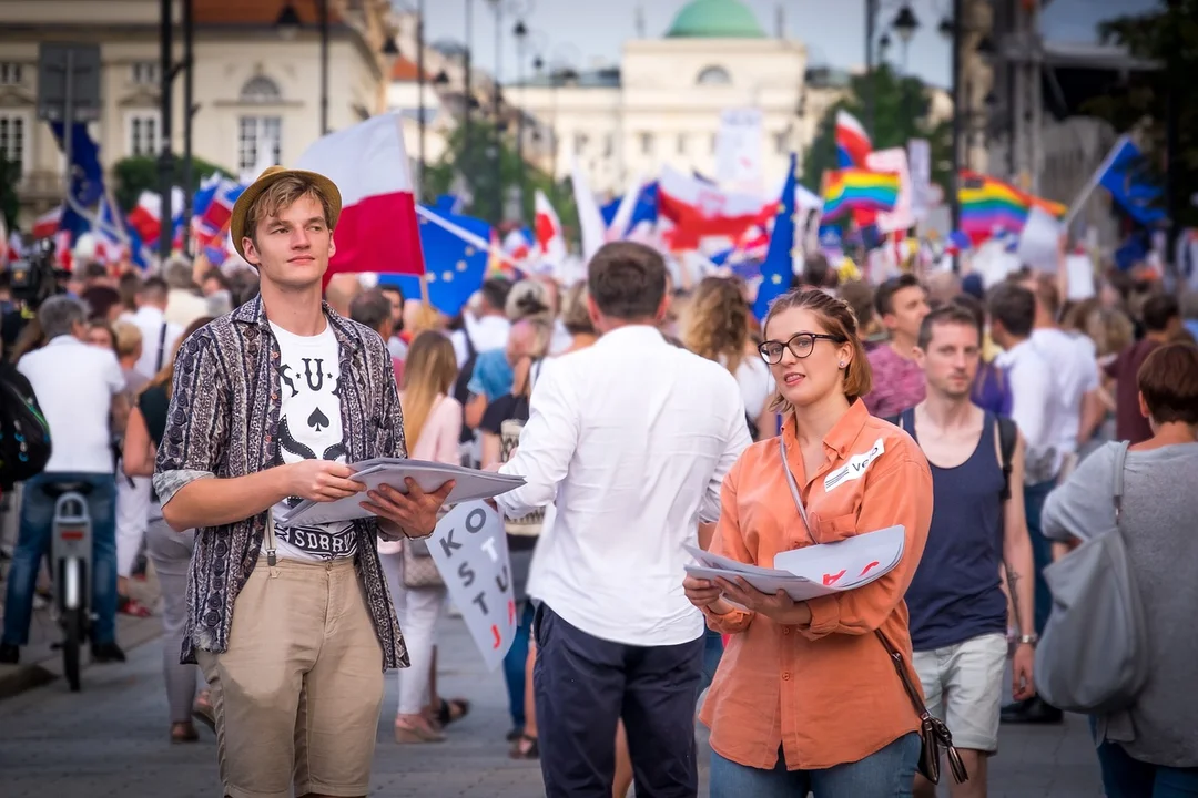 Dlaczego kobiety nie chcą głosować? Ruszyła kampania Wspieram Sukces Kobiet - Zdjęcie główne