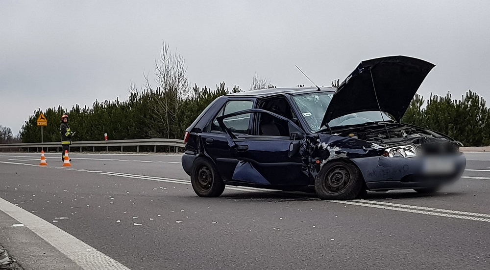 Wypadek na obwodnicy na zjeździe w kierunku Ławnicy - Zdjęcie główne