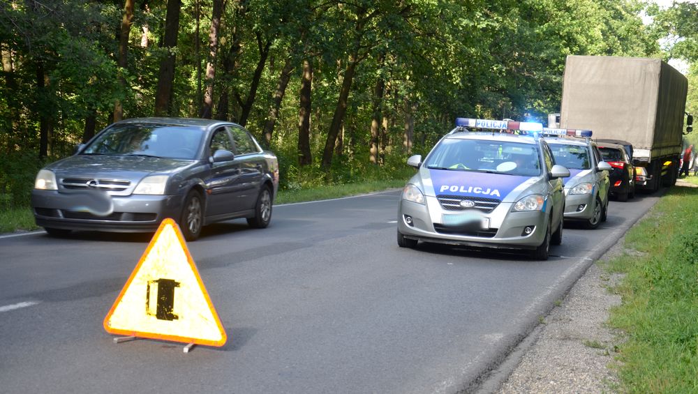 [FILM, FOTO] Trzy samochody zderzyły się w Piątkowcu - Zdjęcie główne