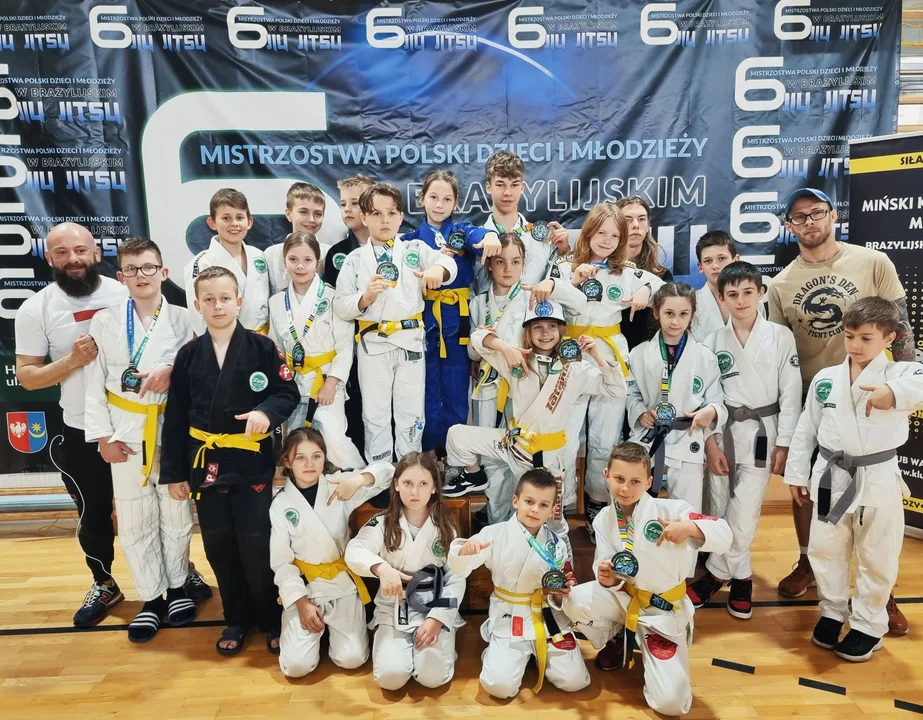 UKS Siódemka zdobyła 12 medali mistrzostw Polski w Brazylijskim Jiu Jitsu - Zdjęcie główne