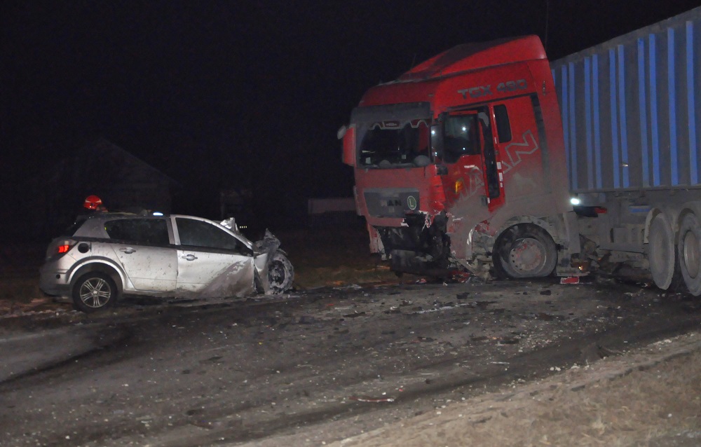 Śmiertelny wypadek na drodze wylotowej w kierunku Dębicy. Droga przed rondem od strony Mielca jest całkowicie zablokowana. [ZDJĘCIA] - Zdjęcie główne