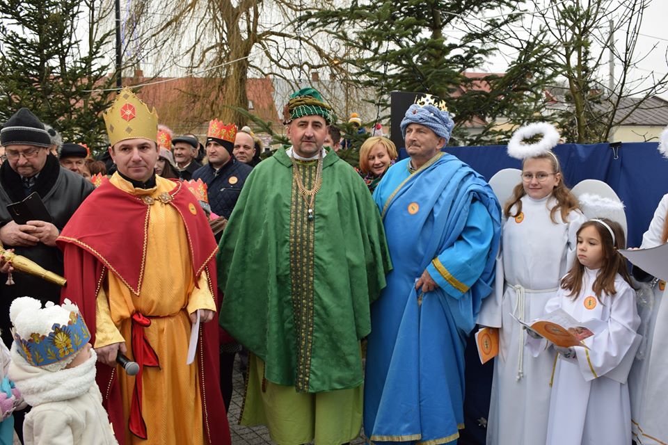 Setki osób w Przecławiu na Orszaku Trzech Króli [FOTO] - Zdjęcie główne