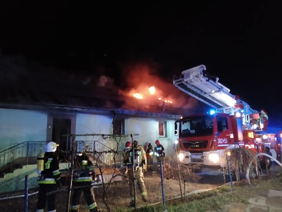 Z PODKARPACIA. Pożar fabryki gumy. Na miejscu 10 zastępów straży [FOTO] - Zdjęcie główne