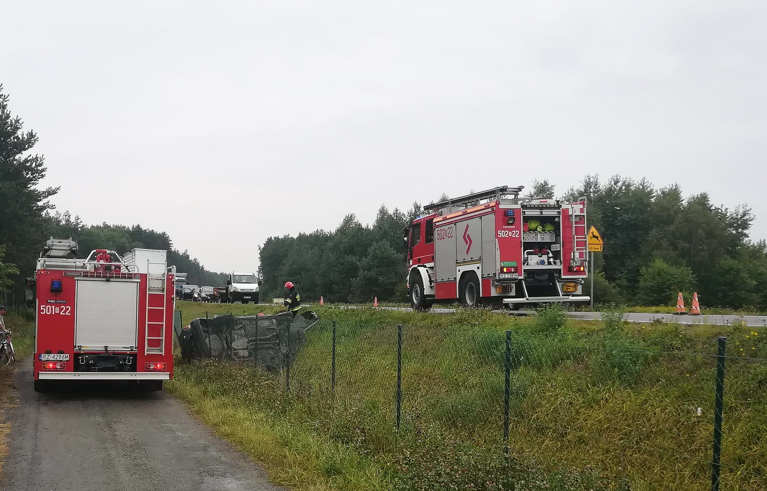 Dachowanie samochodu na drodze Tuszów - Połaniec [FOTO, VIDEO] - Zdjęcie główne