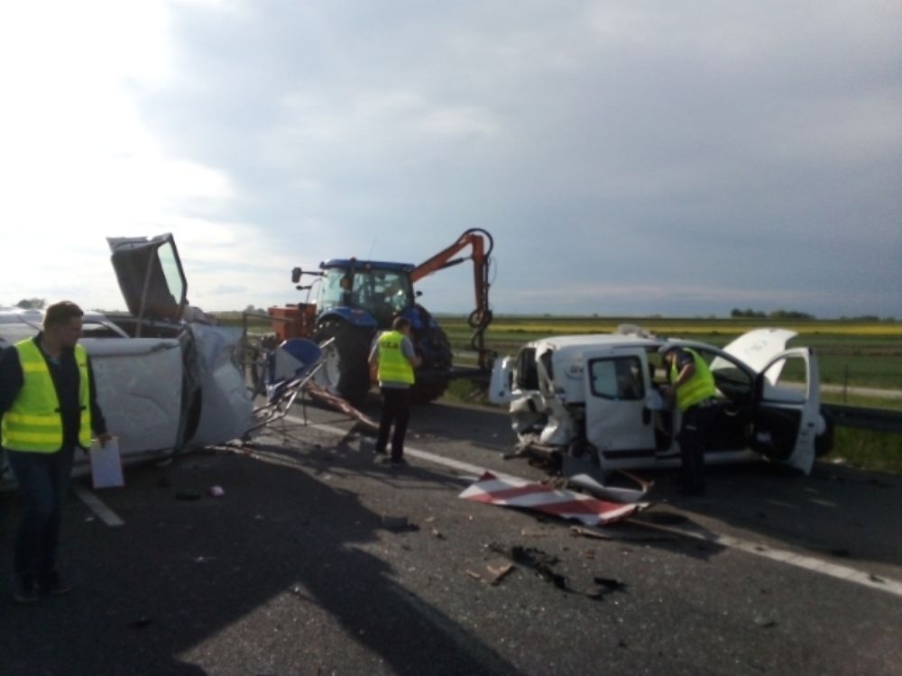 Wypadek na autostradzie koło Dębicy. Dwie osoby poszkodowane - Zdjęcie główne