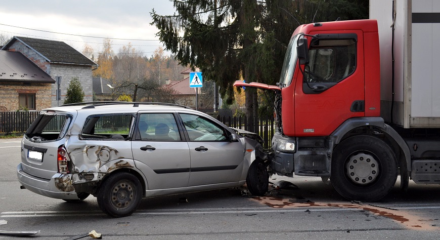 Tir kontra osobówka na Wolności - Zdjęcie główne