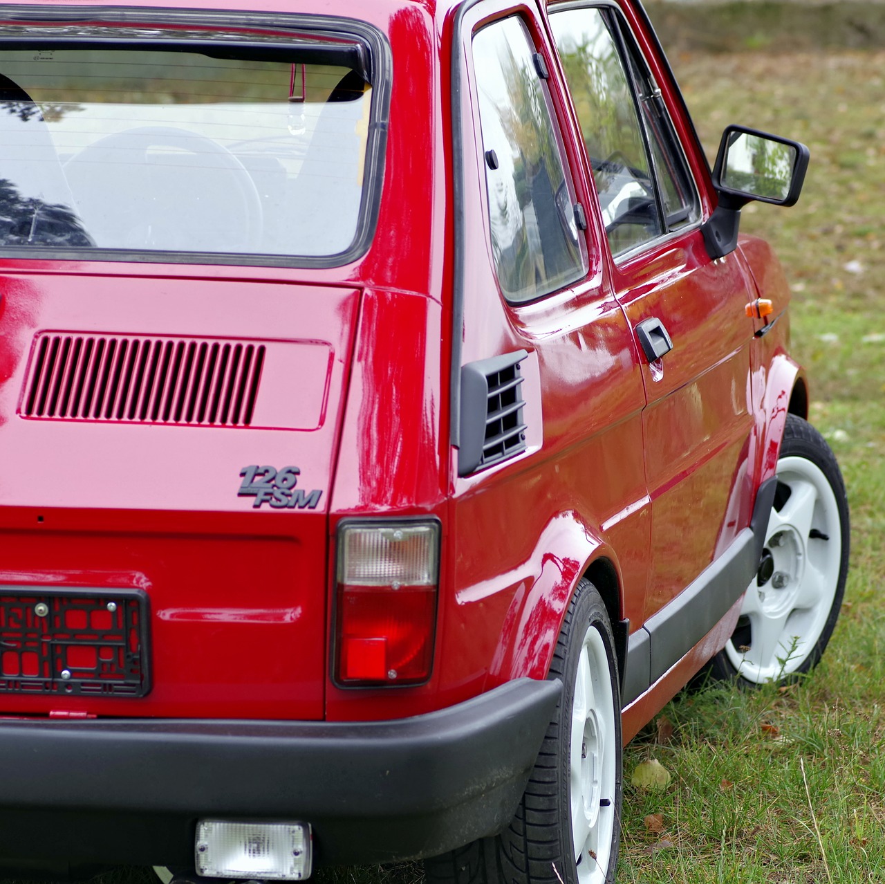 Niezwykły rajd. Pod Tarnowem maluch ścigał się z audi - Zdjęcie główne