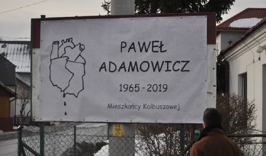 Mieszkańcy Kolbuszowej jednoczą się w bólu po śmierci Pawła Adamowicza, prezydenta Gdańska - Zdjęcie główne