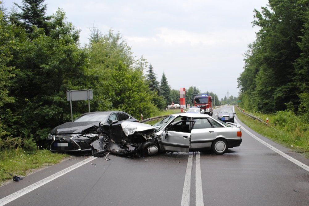 Prokuratura i policja o śmiertelnym wypadku w Świerczowie [ZDJĘCIA] - Zdjęcie główne