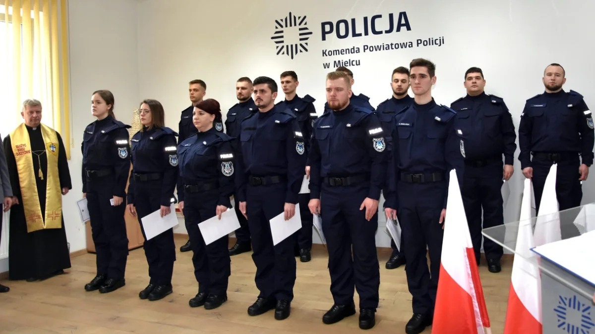 Nowi funkcjonariusze w Mielcu. Jak wygląda ich kurs w szkole policji? - Zdjęcie główne