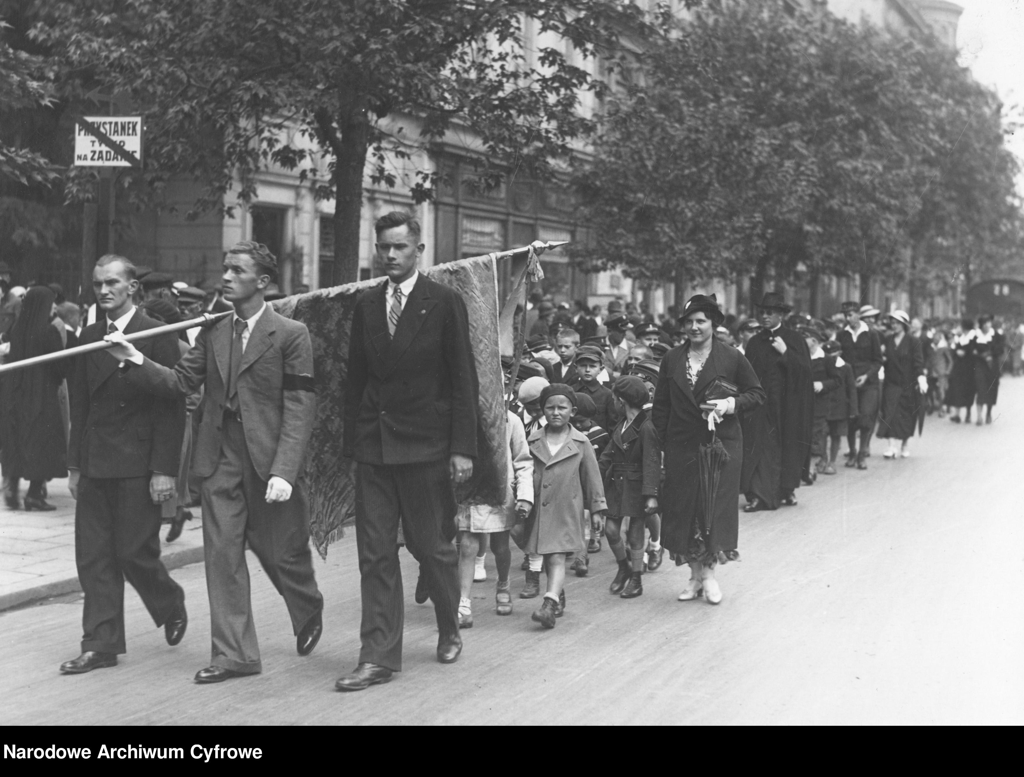 Uczniowie wracają do szkoły. Tak to wyglądało blisko 100 lat temu - Zdjęcie główne