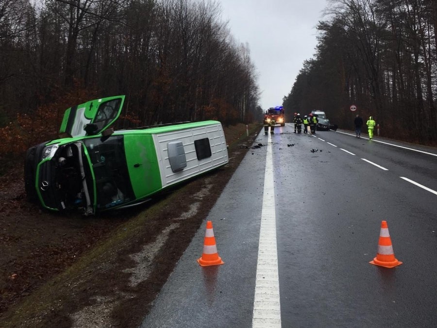 Wypadek na drodze krajowej nr 9, między Głogowem a Widełką. Droga jest przejezdna - Zdjęcie główne