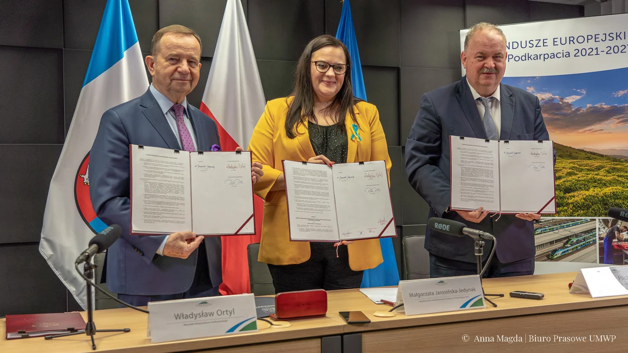 Kontrakt podpisany. Jest budżet funduszy unijnych dla Podkarpacia na kolejne lata - Zdjęcie główne