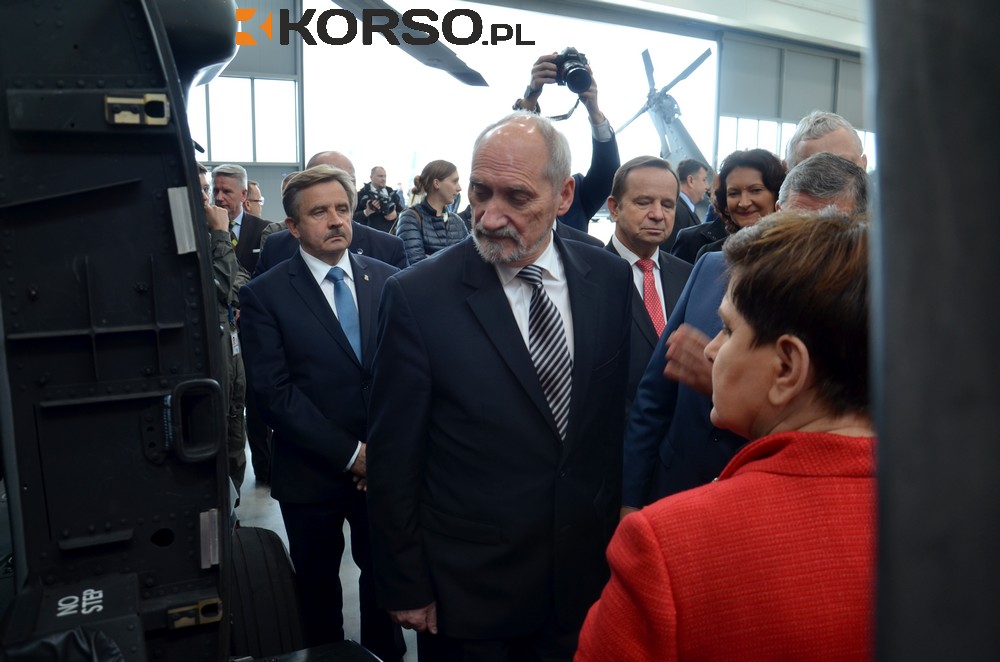 [ZDJĘCIA, FILMY] Macierewicz: Już niedługo polscy piloci będą latać black hawkami! - Zdjęcie główne