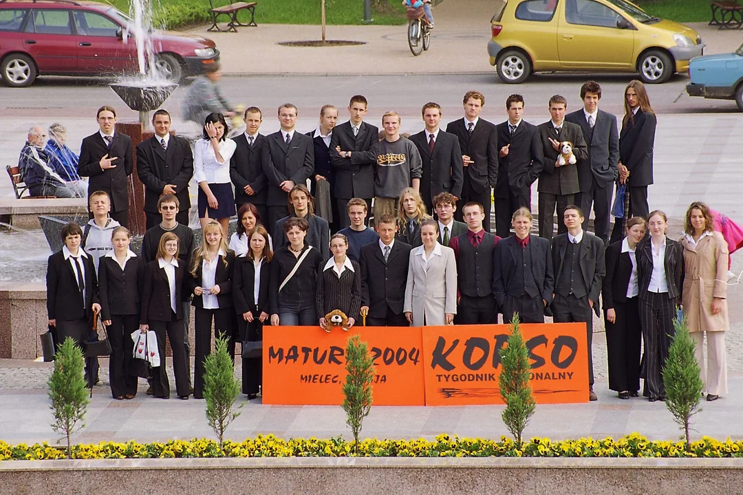 Tak prawie 20 lat temu zdawali maturę uczniowie z powiatu mieleckiego [ZDJĘCIA] - Zdjęcie główne