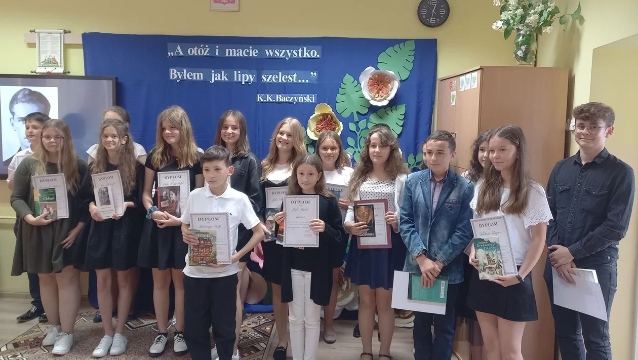 Uczniowie radomyskich szkół recytowali Baczyńskiego - Zdjęcie główne