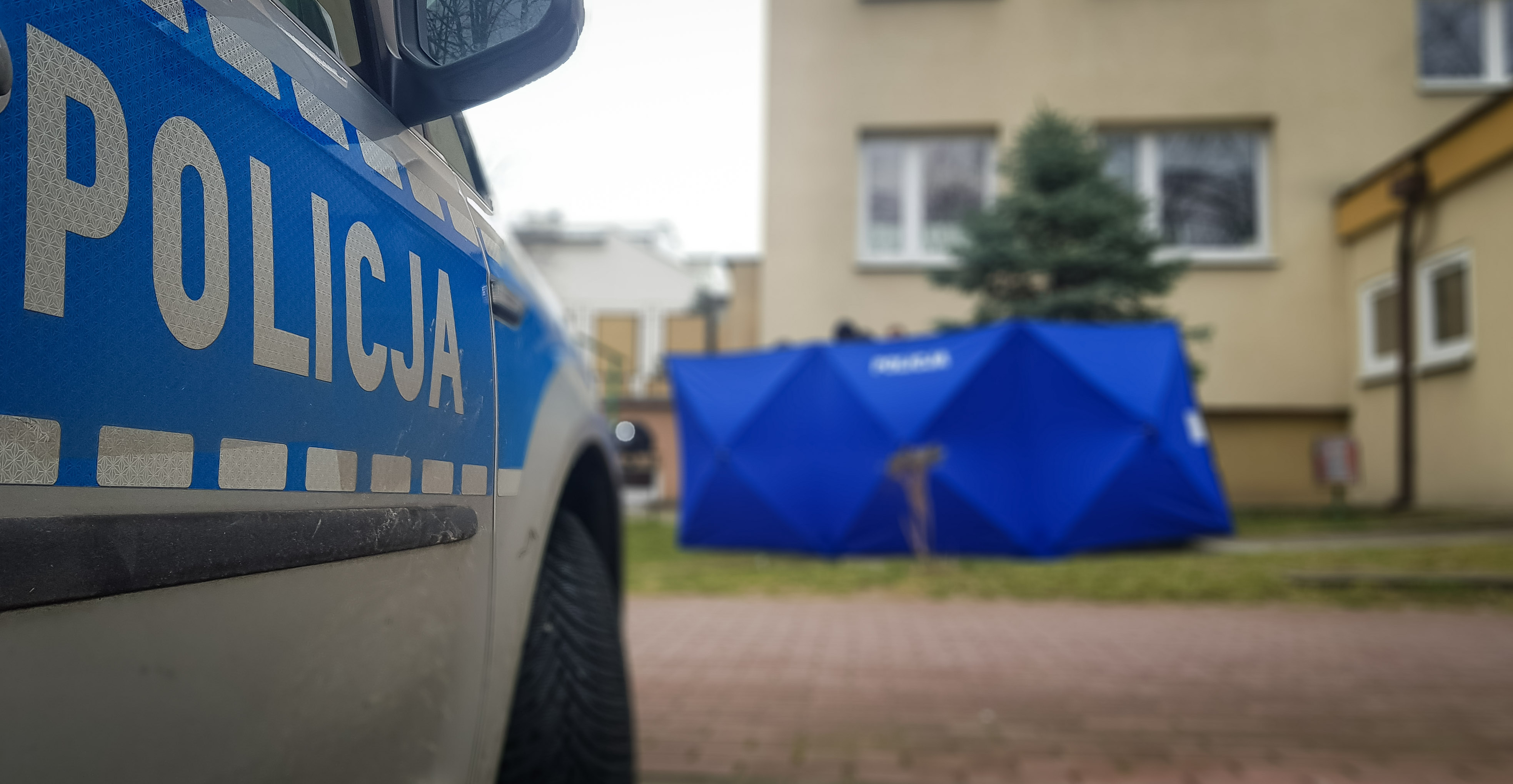 TRAGEDIA. Mężczyzna skoczył z wieżowca w centrum Mielca [FOTO, VIDEO] - Zdjęcie główne