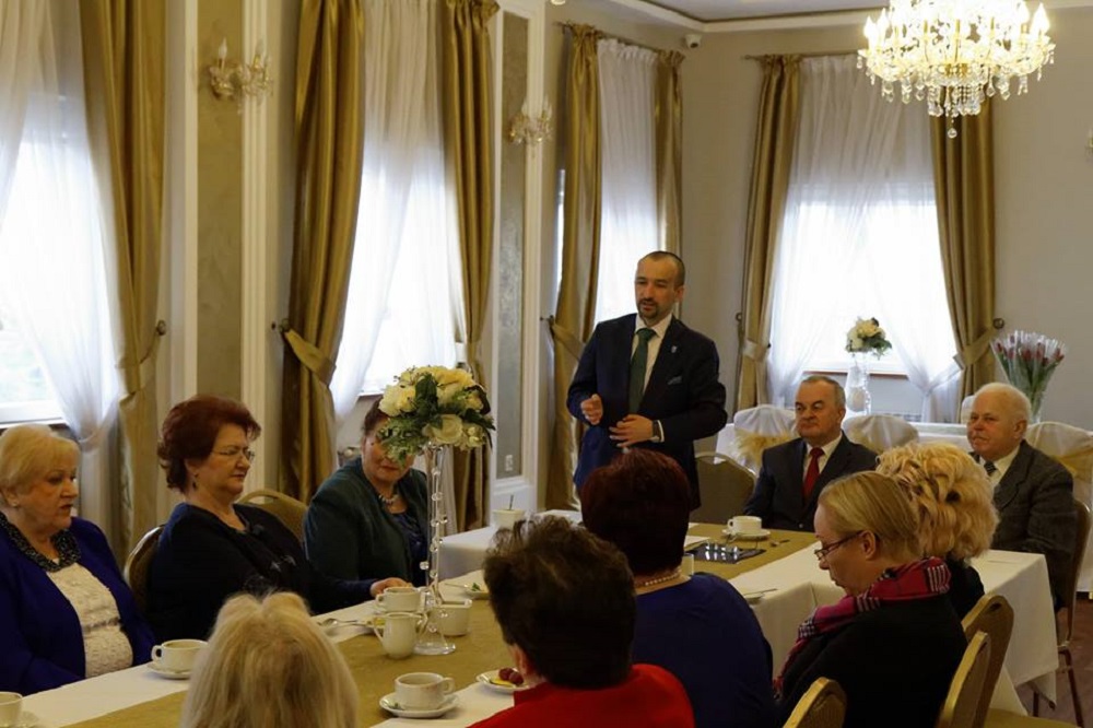 Prezydent i kobiety z organizacji pozarządowych - Zdjęcie główne