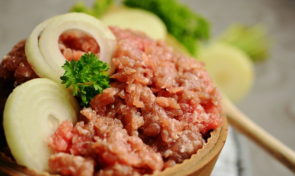 W mięsie z Biedronki może być salmonella - Zdjęcie główne