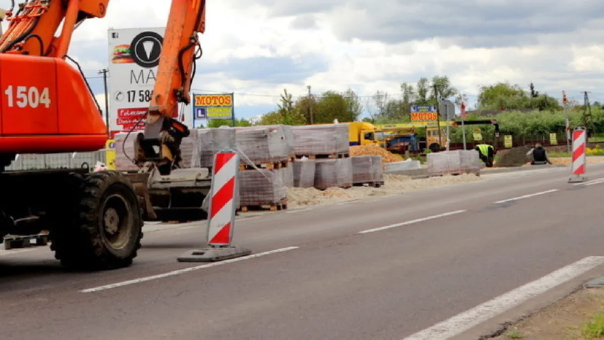 Droga w Podleszanach zamknięta. Kierowcy kierowani są na objazdy - Zdjęcie główne