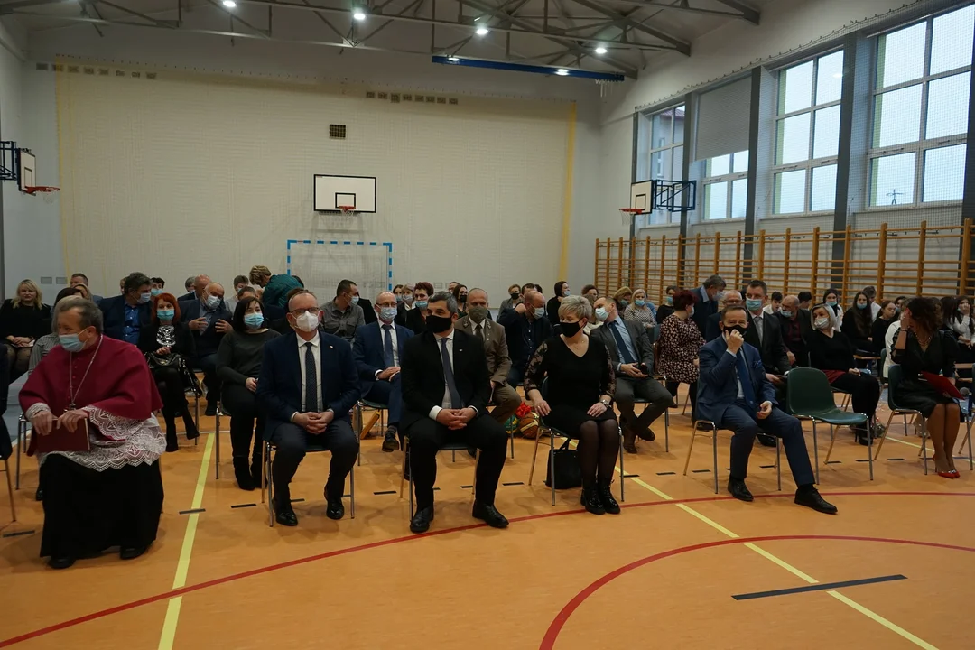 Uroczystość otwarcia inwestycji edukacyjnych w Przecławiu i Łączkach Brzeskich.