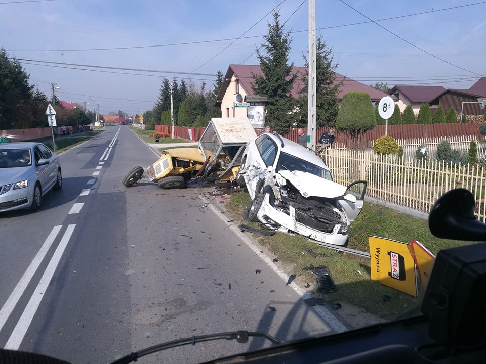 Wypadek w Trzcianie koło kościoła  - Zdjęcie główne