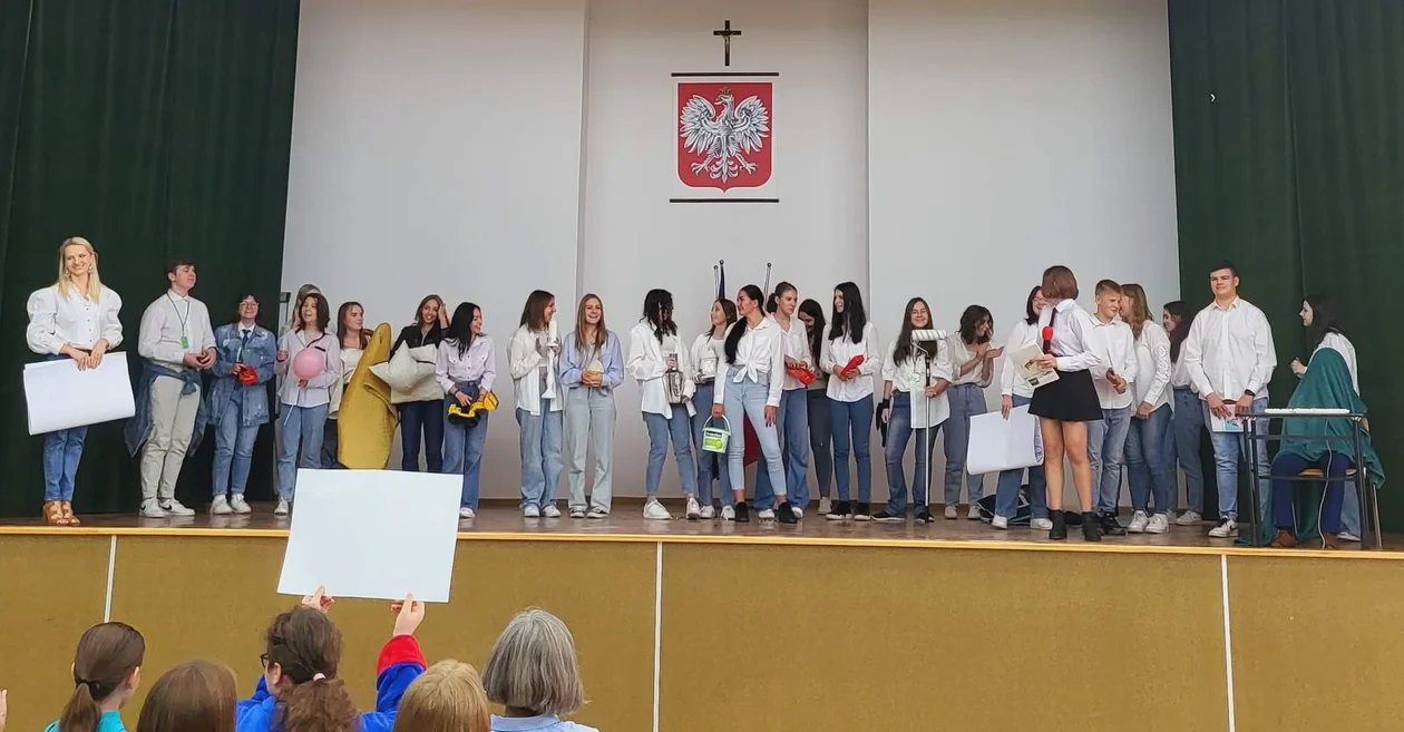 Dzień Budowlanych i przyjęcie pierwszoklasistów w poczet uczniów w ZSB [ZDJĘCIA] - Zdjęcie główne