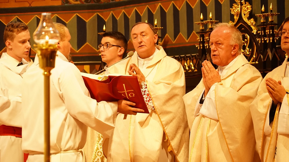 Święto małżeństw i rodzin w Sanktuarium Matki Bożej Królowej Rodzin w Chorzelowie [VIDEO] - Zdjęcie główne