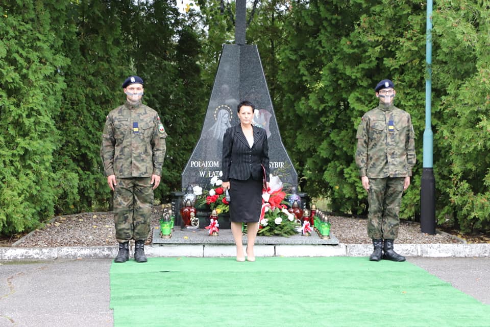 17 września - Światowy Dzień Sybiraka. W Mielcu symboliczna uroczystość przy pomniku sybiraków - Zdjęcie główne