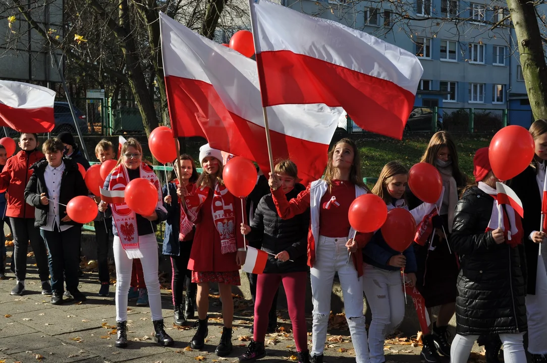 Marsz Niepodległościowy w Szkole Podstawowej nr 9 w Mielcu  - Zdjęcie główne
