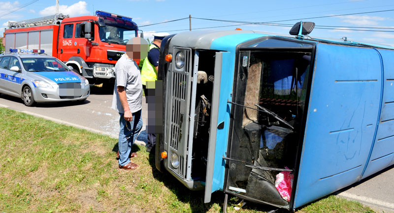 Żuk położył się na boku - Zdjęcie główne