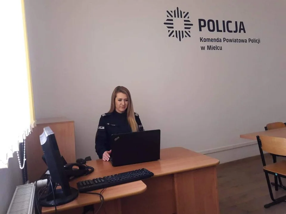 W mieleckich szkołach odbędą się zajęcia online z policjantami. Temat: bezpieczeństwo w sieci - Zdjęcie główne