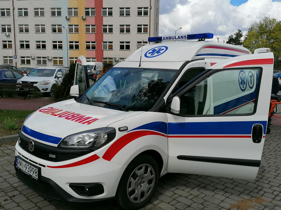 KRONOSPAN kupił szpitalowi ambulans  - Zdjęcie główne