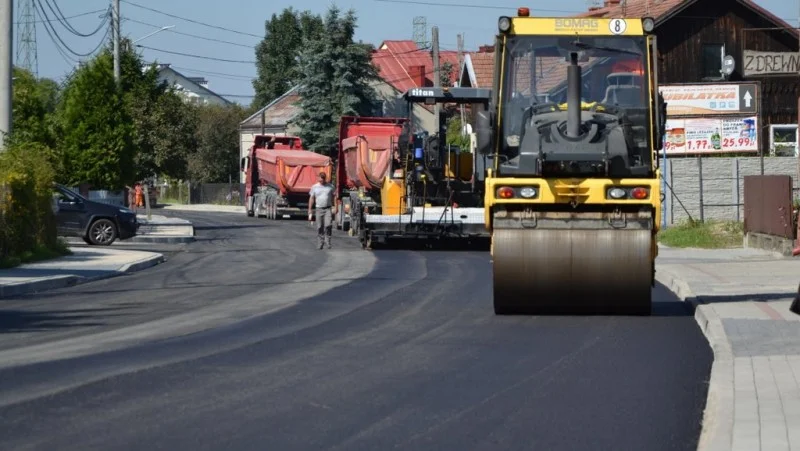 Nowe drogi i chodniki powstaną w gminie Radomyśl Wielki. Gdzie? - Zdjęcie główne